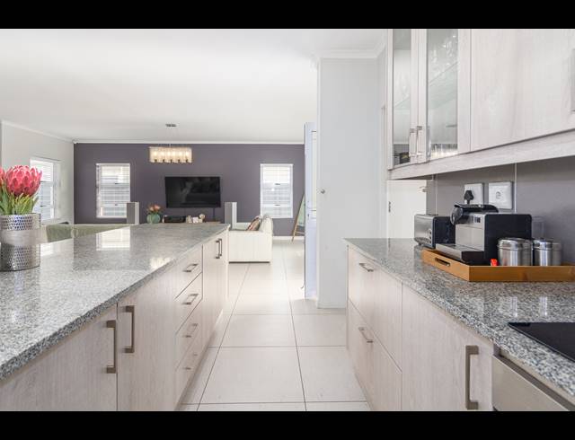 3 BEDROOM FREEHOLD SOLD IN SUNNINGDALE